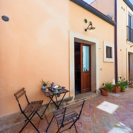 Il Mare In Corte Studio Apartment *